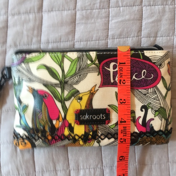 SakRoots wristlet purse with battery pack - Picture 3 of 7